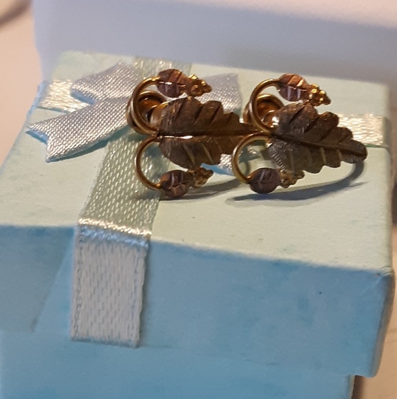 Black Hills Tri-tone 10k Gold Screw Back Earring - Picture 4 of 6